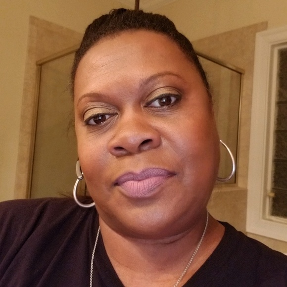 Meet your Posher, Lisa - Picture 1 of 1